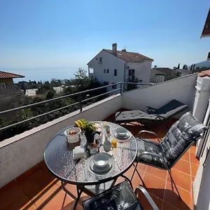 Apartment Lady Daniela Mit Meerblick In, Lovran